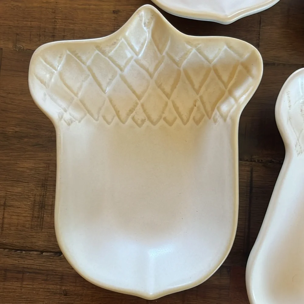 POTTERY BARN Acorn dishes set of 4